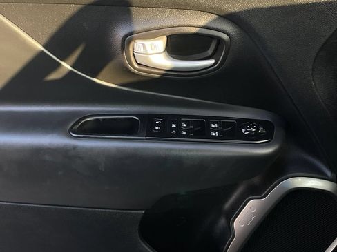 Used 2023 Jeep Renegade Latitude AWD/4WD image 20