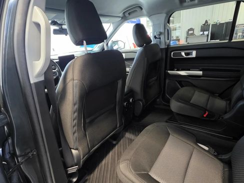 Used 2023 Ford Explorer XLT AWD/4WD image 13