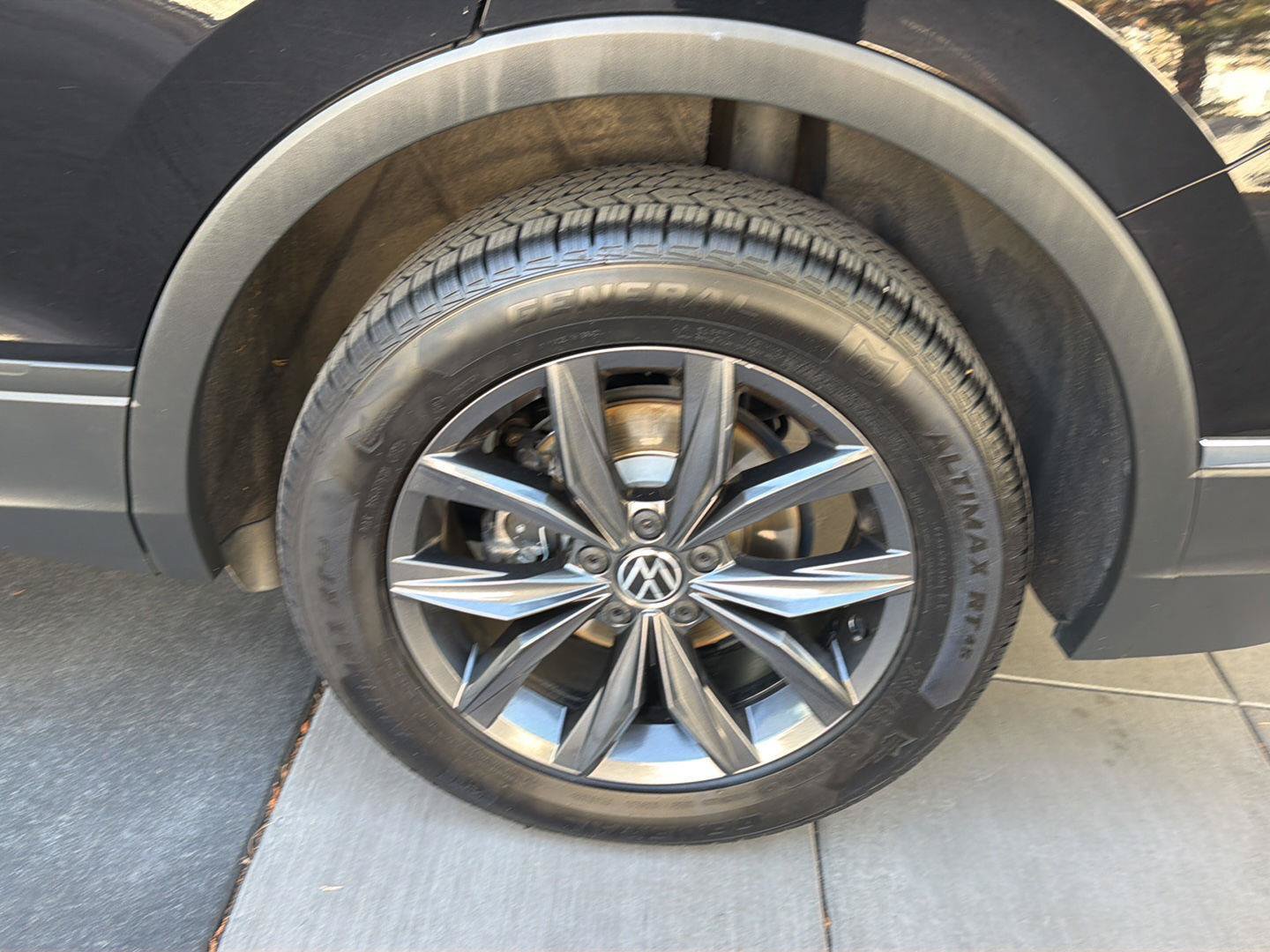 Certified 2022 Volkswagen Tiguan SE w/ Panoramic Sunroof Package AWD/4WD image 12