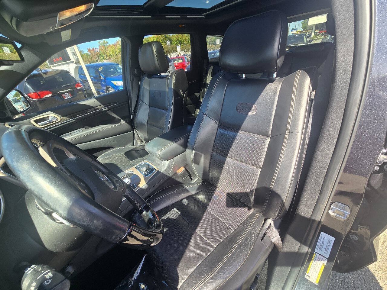 Used 2014 Jeep Grand Cherokee Overland w/ Advanced Technology Group AWD/4WD image 19
