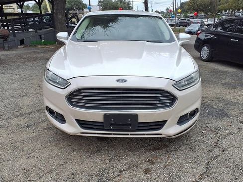 Used 2015 Ford Fusion SE w/ Equipment Group 202A image 2
