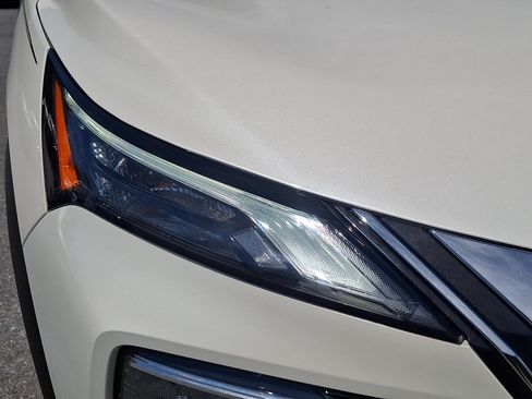 Used 2021 Nissan Rogue SV AWD/4WD image 9