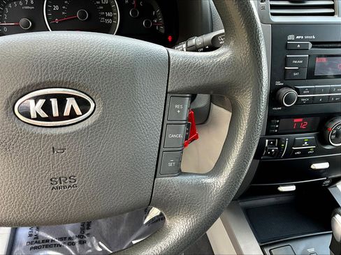 Used 2009 Kia Borrego LX w/ Convenience Pkg AWD/4WD image 12