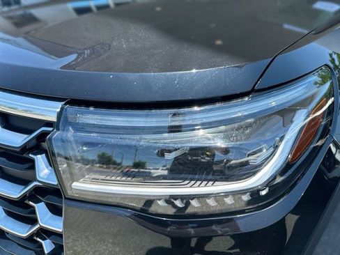 Certified 2025 Ford Explorer Platinum w/ LUX Leather Package AWD/4WD image 9