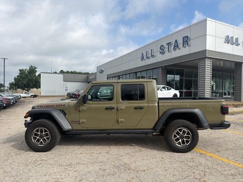 Used 2025 Jeep Gladiator Rubicon AWD/4WD image 8