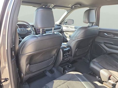 Used 2023 Jeep Grand Cherokee L Laredo image 12