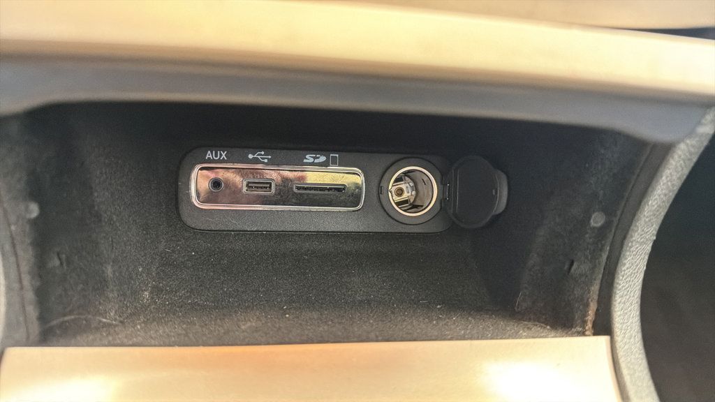 Used 2014 Jeep Grand Cherokee Overland AWD/4WD image 30