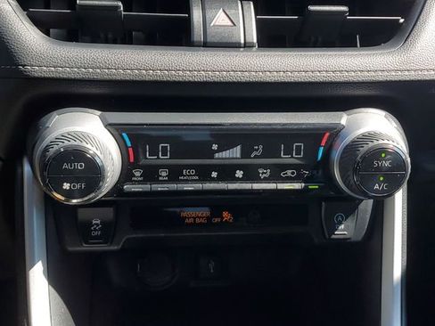 Used 2020 Toyota RAV4 XLE w/ All Weather Liner Package FWD image 28