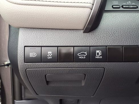 Used 2023 Toyota Camry SE image 5