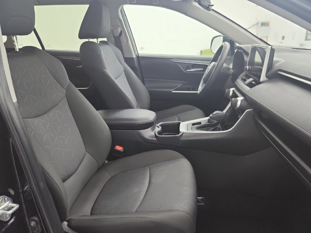 Used 2025 Toyota RAV4 XLE AWD/4WD image 36