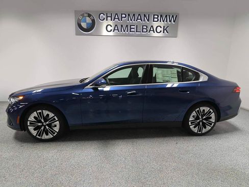 Used 2026 BMW 530i w/ Premium Package RWD image 3