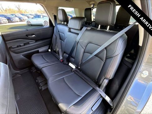 Used 2023 Nissan Pathfinder SL image 21