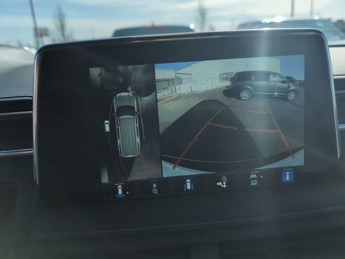 Used 2024 GMC Yukon XL AT4 w/ Technology Package image 18