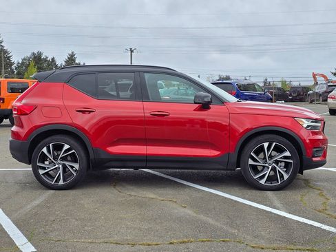 Used 2022 Volvo XC40 T5 R-Design w/ Advanced Package AWD/4WD image 8