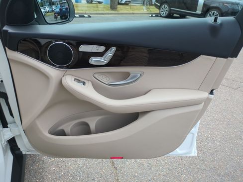 Used 2022 Mercedes-Benz GLC 300 image 34