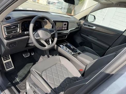 New 2026 Volkswagen Atlas SEL Premium R-Line image 2