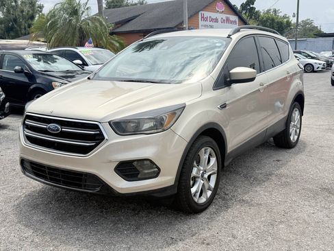 Used 2018 Ford Escape SE w/ Ford Safe & Smart Package AWD/4WD image 2
