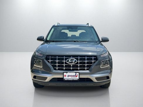 Used 2025 Hyundai Venue SEL FWD image 2
