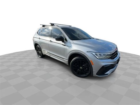 Used 2022 Volkswagen Tiguan SE R-Line image 2