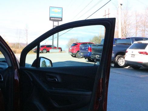 Certified 2022 Chevrolet Trax LT w/ Driver Confidence Package image 20