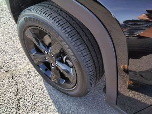 Used 2023 Jeep Grand Cherokee L Limited w/ Black Appearance Package image 19