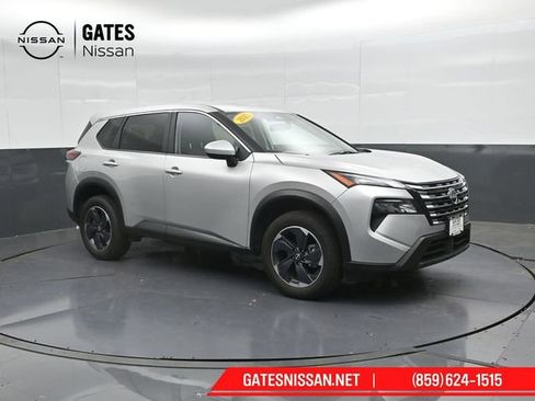 Used 2025 Nissan Rogue SV AWD/4WD image 4