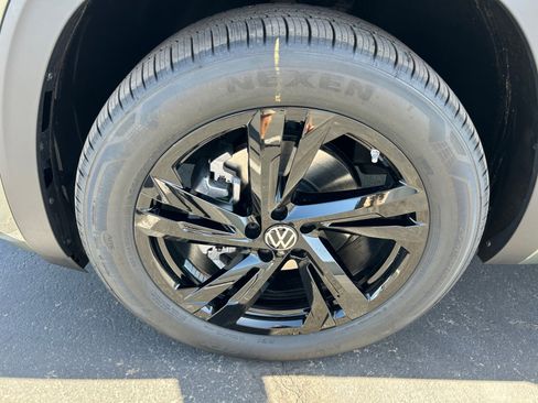 New 2026 Volkswagen Atlas Cross Sport SEL R-Line AWD/4WD image 25