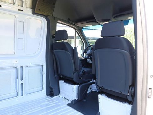 Used 2025 Mercedes-Benz Sprinter 2500 image 26