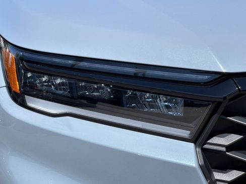 Used 2025 Honda Pilot Sport image 10
