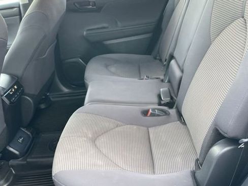Used 2024 Toyota Highlander LE image 21