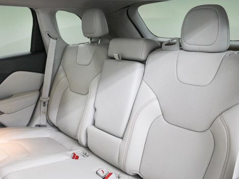 Used 2021 Jeep Cherokee Latitude Lux w/ Sun & Sound Group FWD image 25