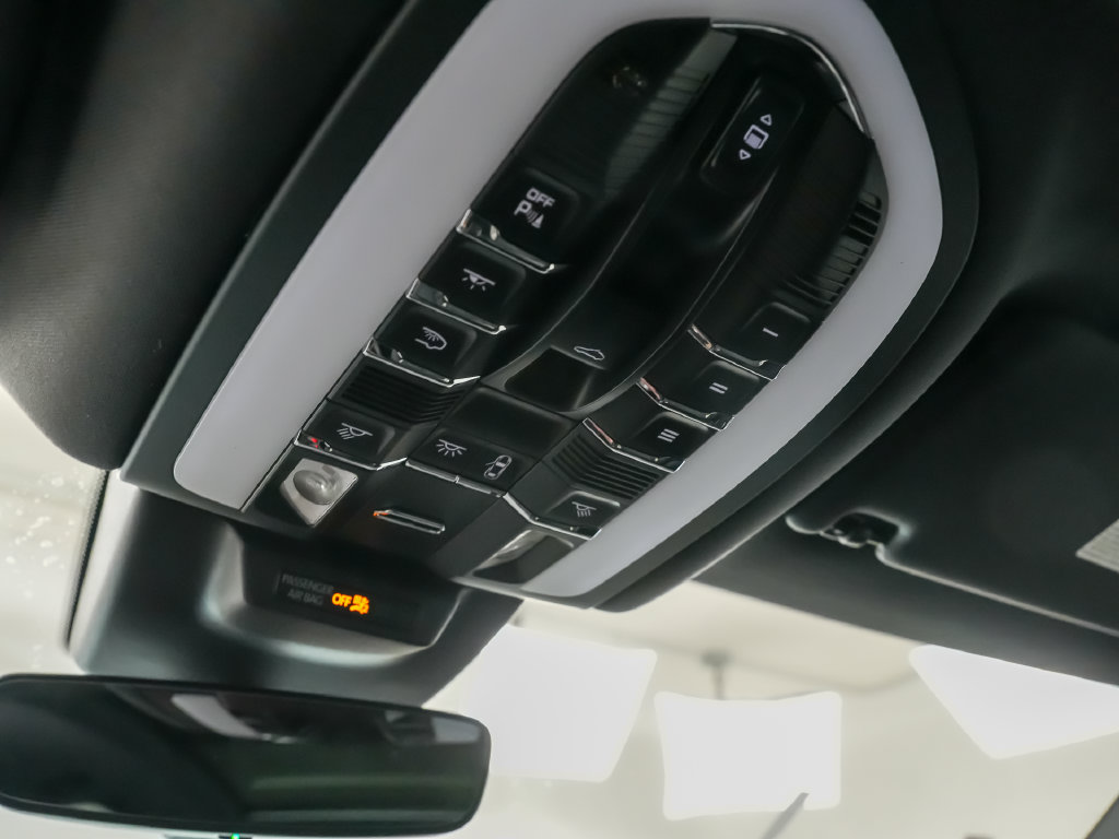 Certified 2026 Porsche Macan AWD/4WD image 28