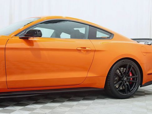 Used 2020 Ford Mustang Shelby GT500 w/ Technology Package RWD image 3