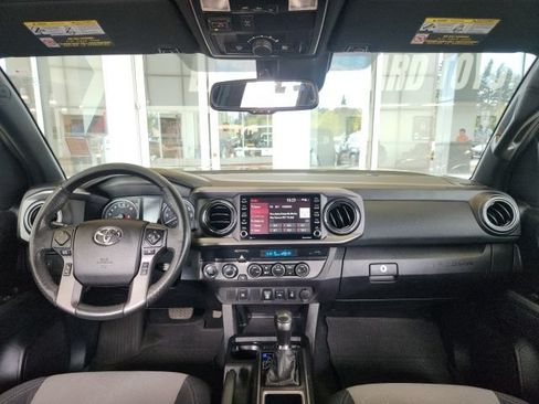 Certified 2021 Toyota Tacoma TRD Off-Road AWD/4WD image 17