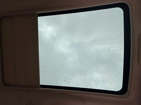 Used 2005 Cadillac SRX V8 w/ Preferred Equipment Group image 19