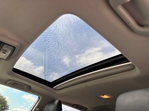 Used 2022 Toyota 4Runner SR5 Premium w/ Moonroof Package RWD image 8