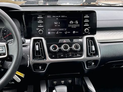 Used 2022 Kia Sorento LX FWD image 5
