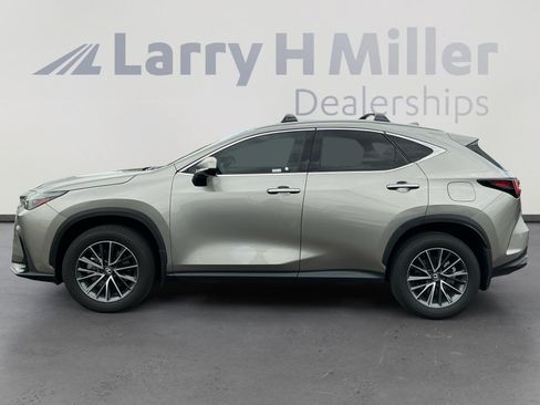 Used 2025 Lexus NX 250 FWD image 2