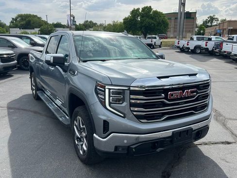 Used 2023 GMC Sierra 1500 SLT w/ SLT Premium Package AWD/4WD image 5