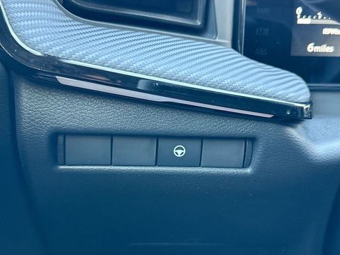 Certified 2025 Nissan Kicks SR image 19