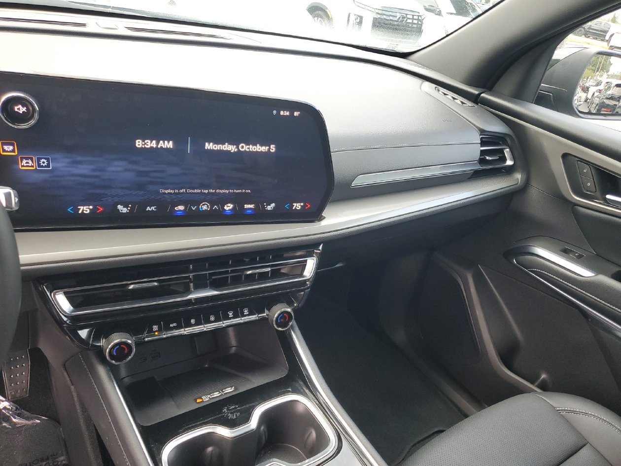 Used 2026 Chevrolet Traverse LT FWD image 25