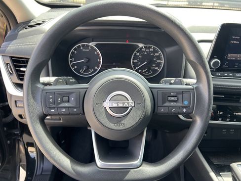 Used 2024 Nissan Rogue SV image 7