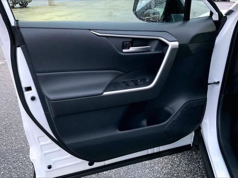 Used 2025 Toyota RAV4 XLE image 21