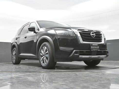 Used 2025 Nissan Pathfinder SL image 34