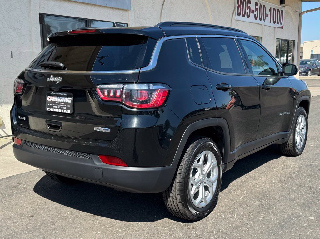 Used 2024 Jeep Compass Latitude AWD/4WD image 4