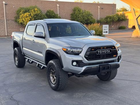 Used 2019 Toyota Tacoma TRD Off-Road AWD/4WD image 8