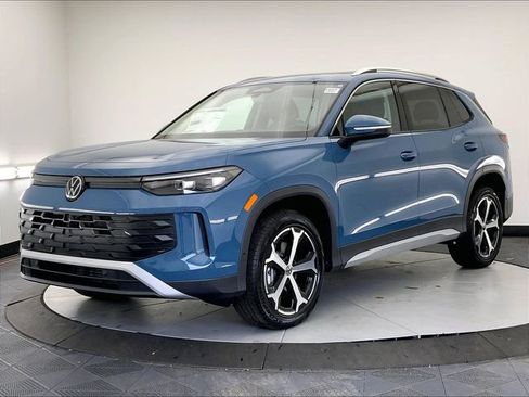 New 2026 Volkswagen Tiguan SE AWD/4WD image 2