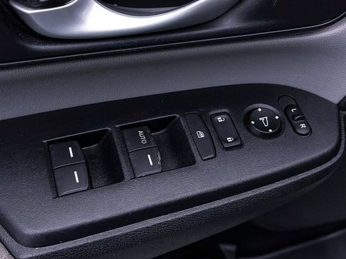 Used 2018 Honda CR-V LX image 16