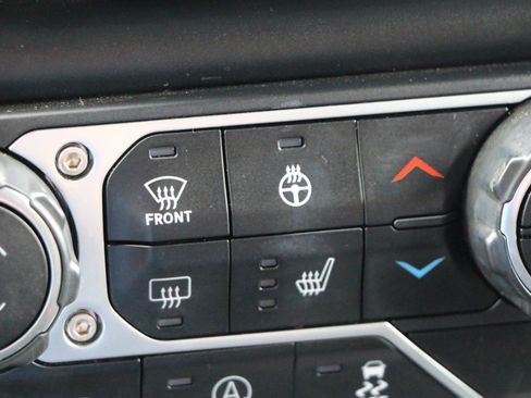 Used 2022 Jeep Wrangler Unlimited Sahara w/ LED Lighting Group AWD/4WD image 21
