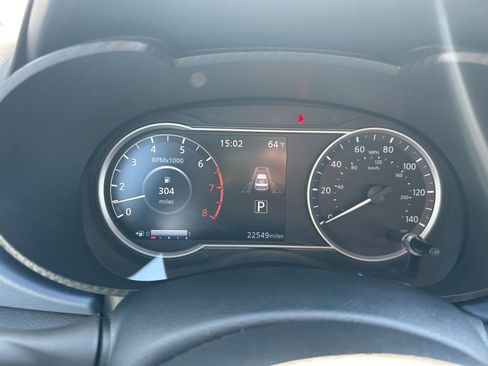 Used 2025 Nissan Versa SV FWD image 35